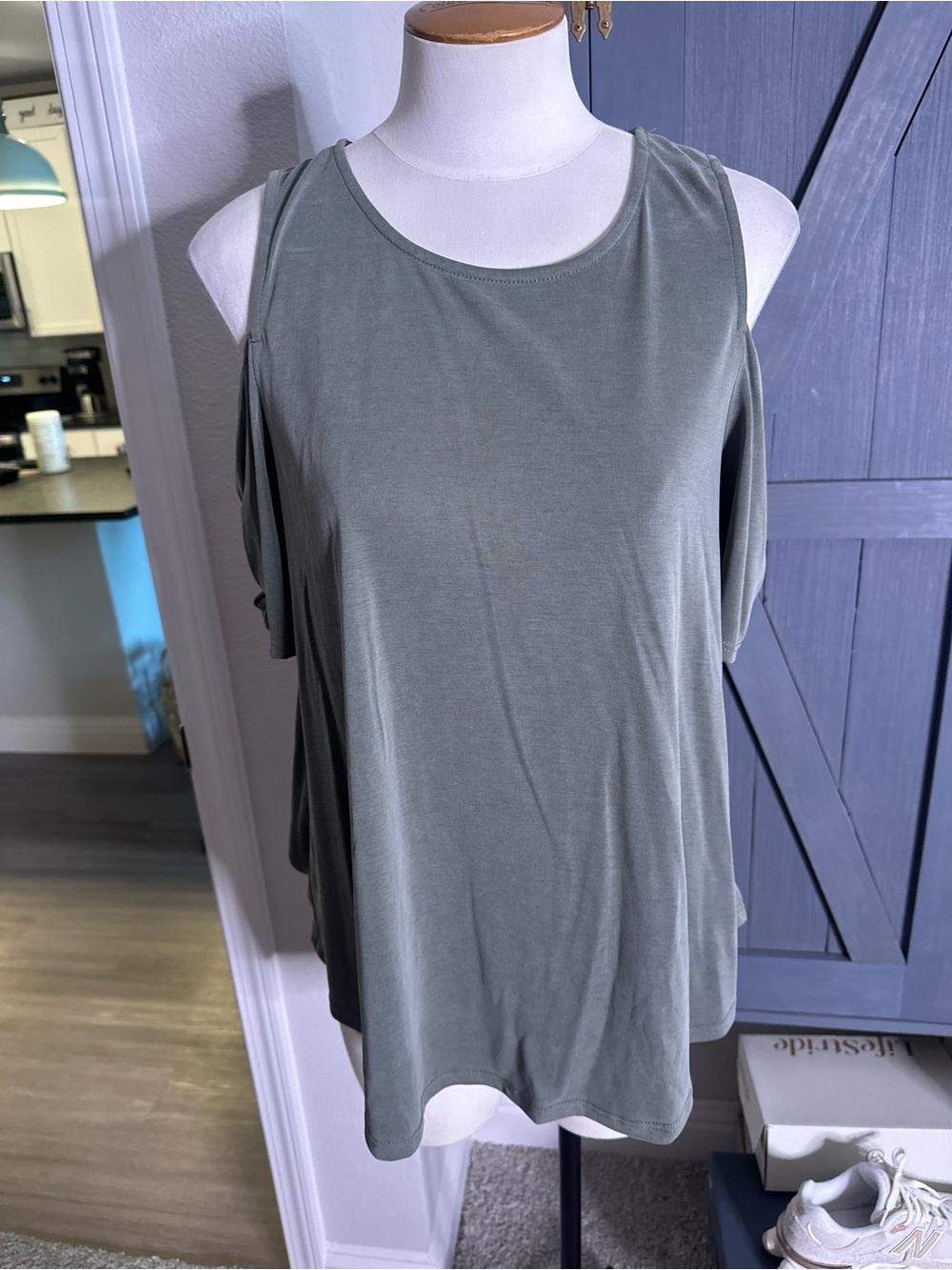 NEW Green Envelope Sleeveless Cold-Shoulder Top in Sage Green Size Medium